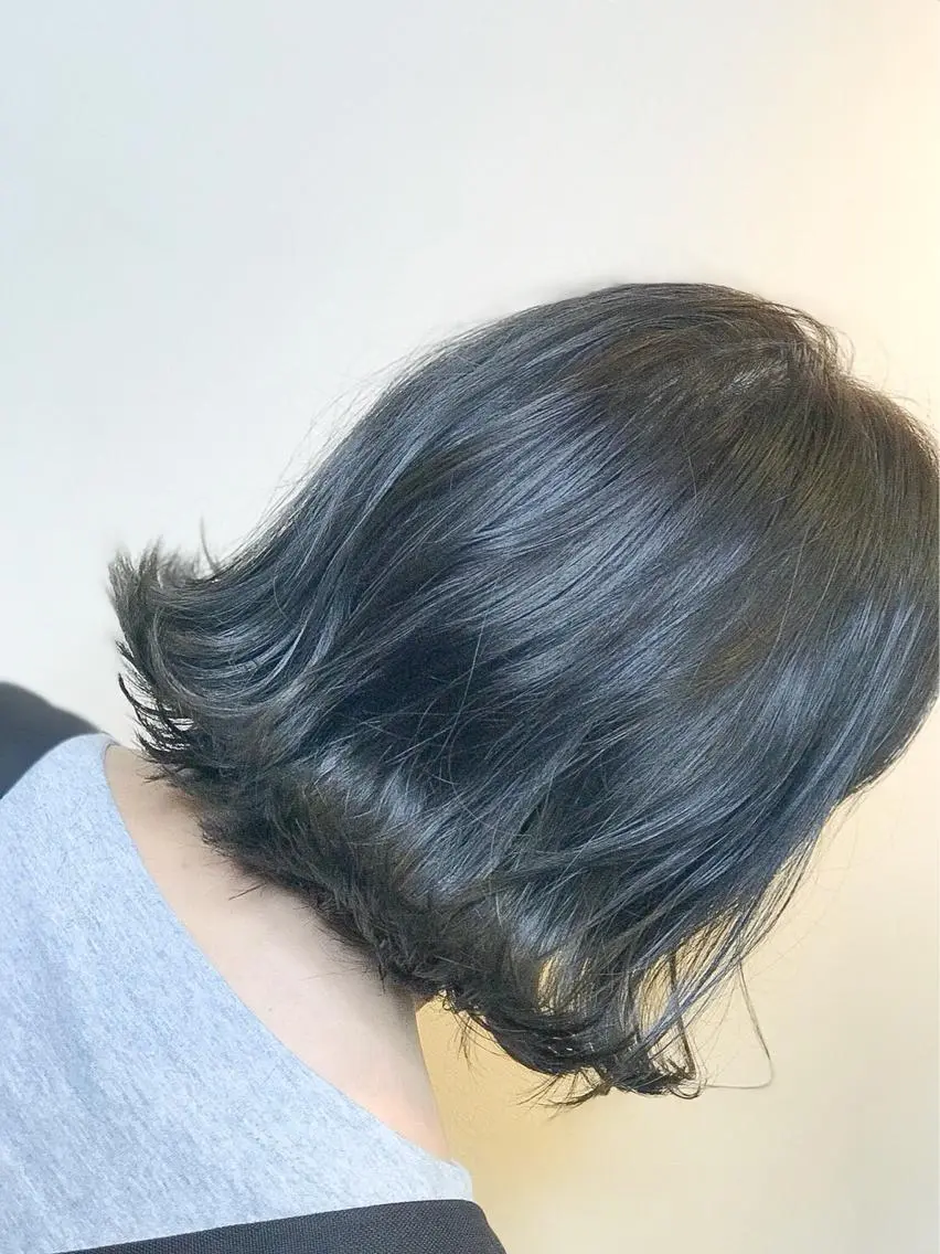 ショート カラー アッシュ ボブ 外ハネヘア juve. 別府のヘアスタイル