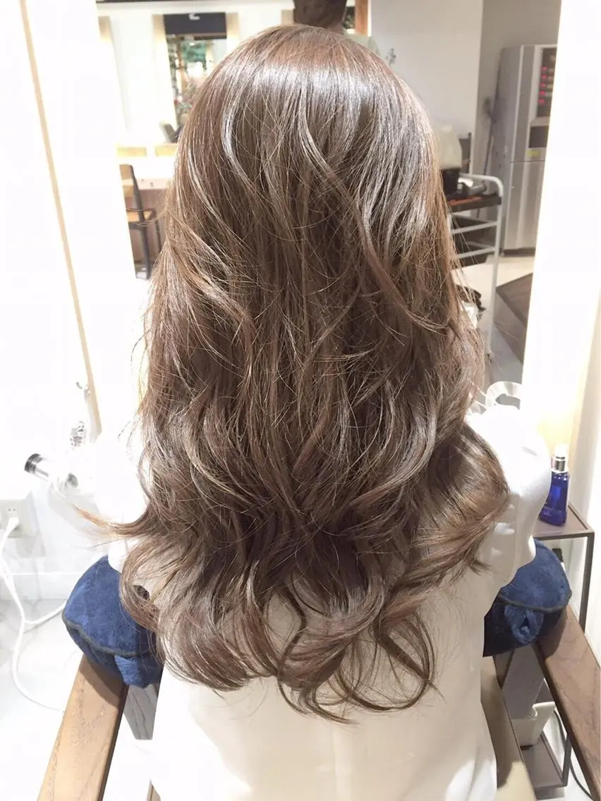 セミロング カラー イルミナカラー ハイトーンブリーチ 土坂 由志【京都】のヘアスタイル