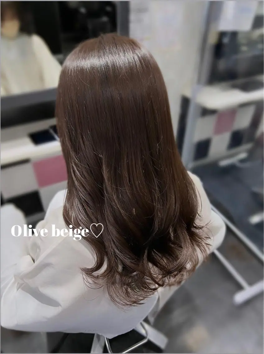 ロング カラー アッシュ ベージュカラー ブラウンカラー ミルクティーベージュ オリーブアッシュ カット ヘアカラー トリートメント 艶髪 ♡Tomiyaのヘアスタイル