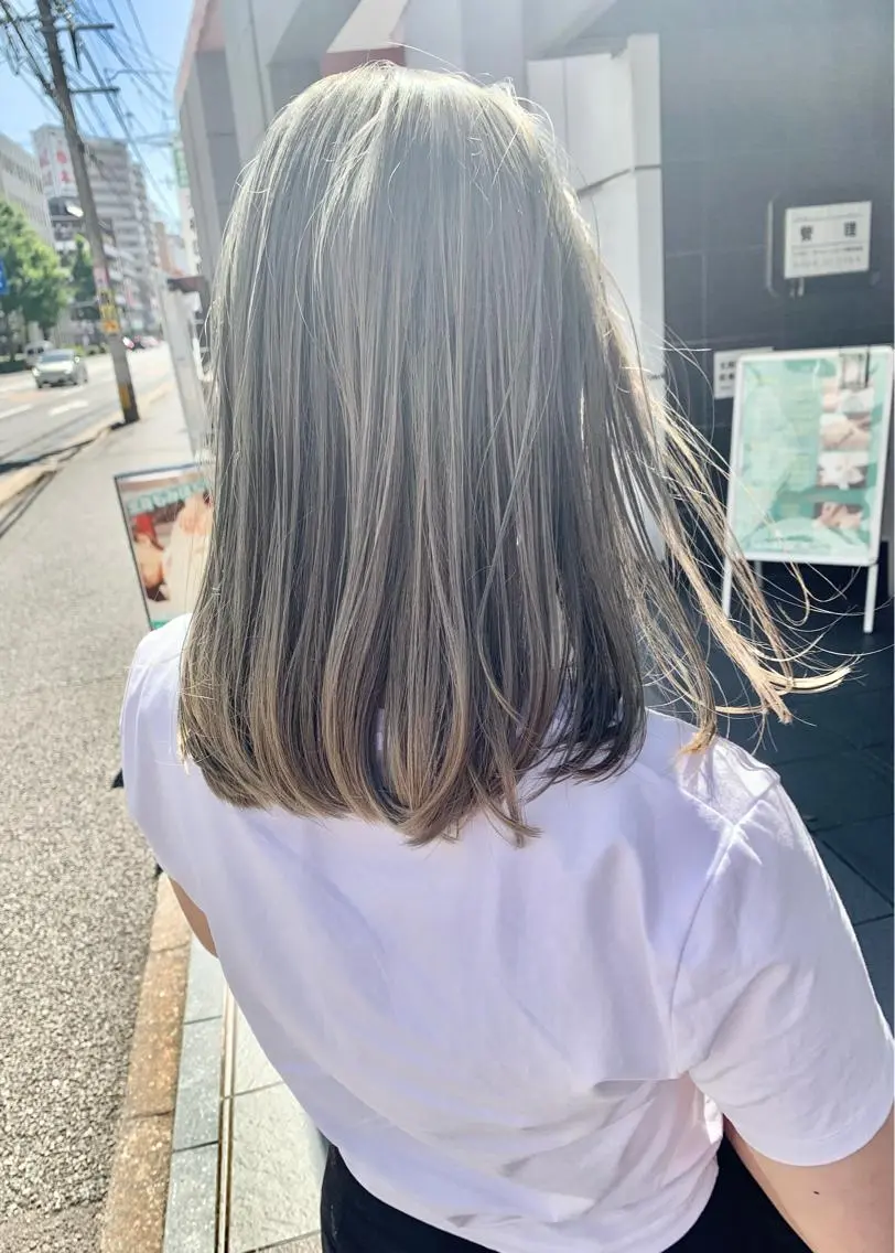 ミディアム カット ヘアカラー トリートメント Lino by hoNuaのヘアスタイル