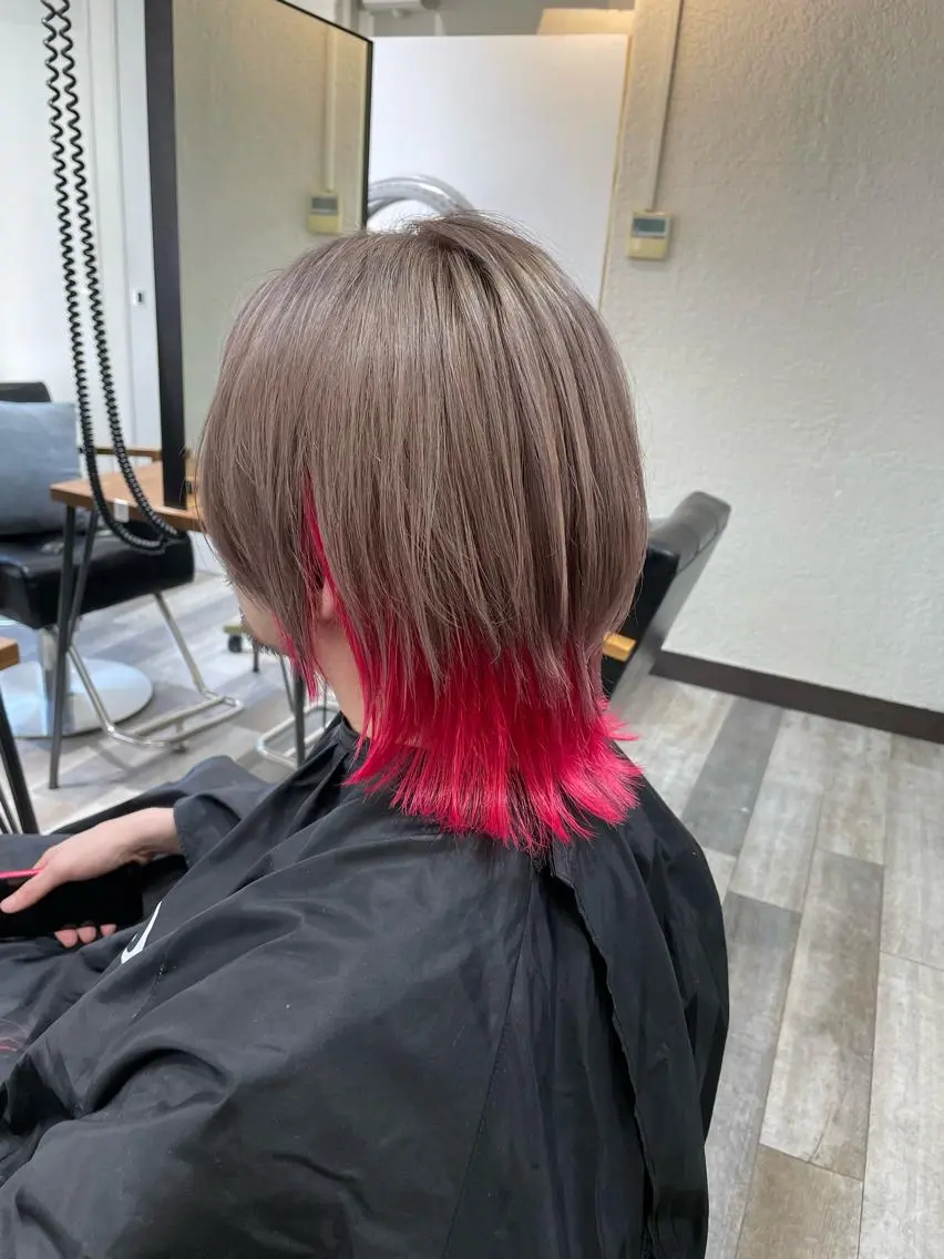 ミディアム カラー レッドカラー ウルフカット 艶カラー/インナー /グラデ/大西小百合のヘアスタイル