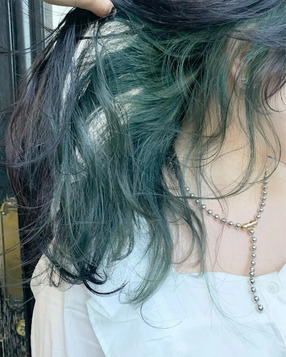 ロング アッシュ ハイレイヤー ハイライト レイヤーカット カット ヘアカラー トリートメント 🫧ハイトーン✨格安 より質💐マンツーマのヘアスタイル