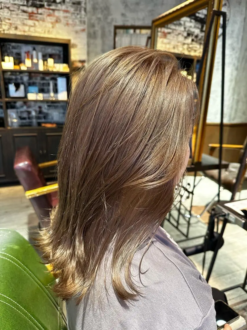 セミロング カラー ヘアアレンジ グレージュ ミルクティーグレージュ ヘアカラー トリートメント MODE K’s川西 瀧尻光のヘアスタイル