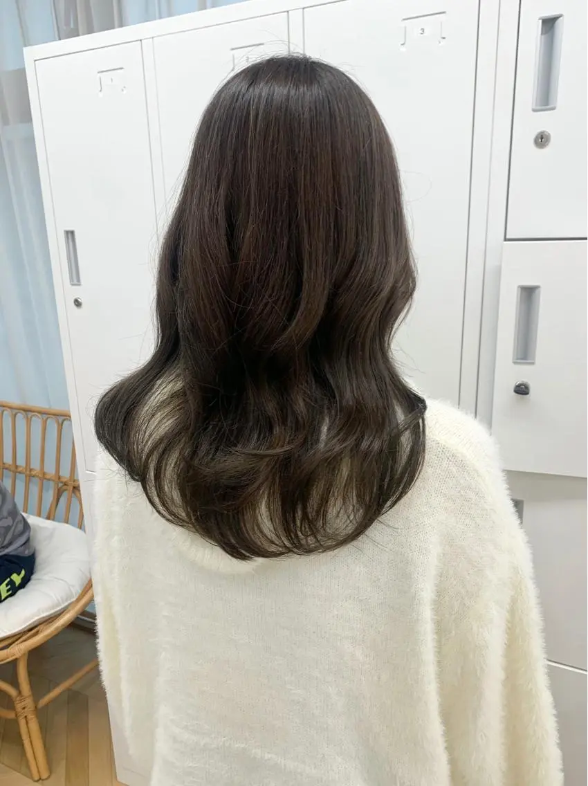 セミロング カラー ベージュカラー オリーブベージュ cirrus🕊 山縣あかりのヘアスタイル
