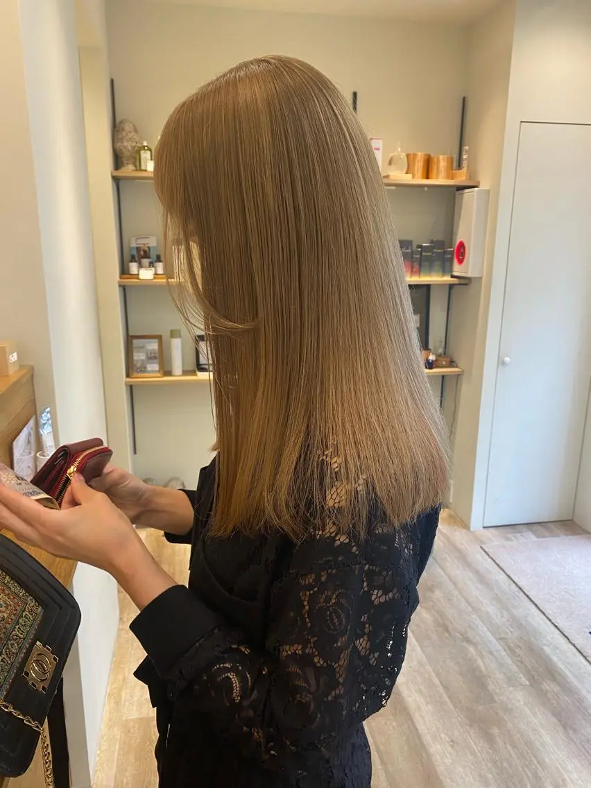 ロング 奈良 彩華のヘアスタイル