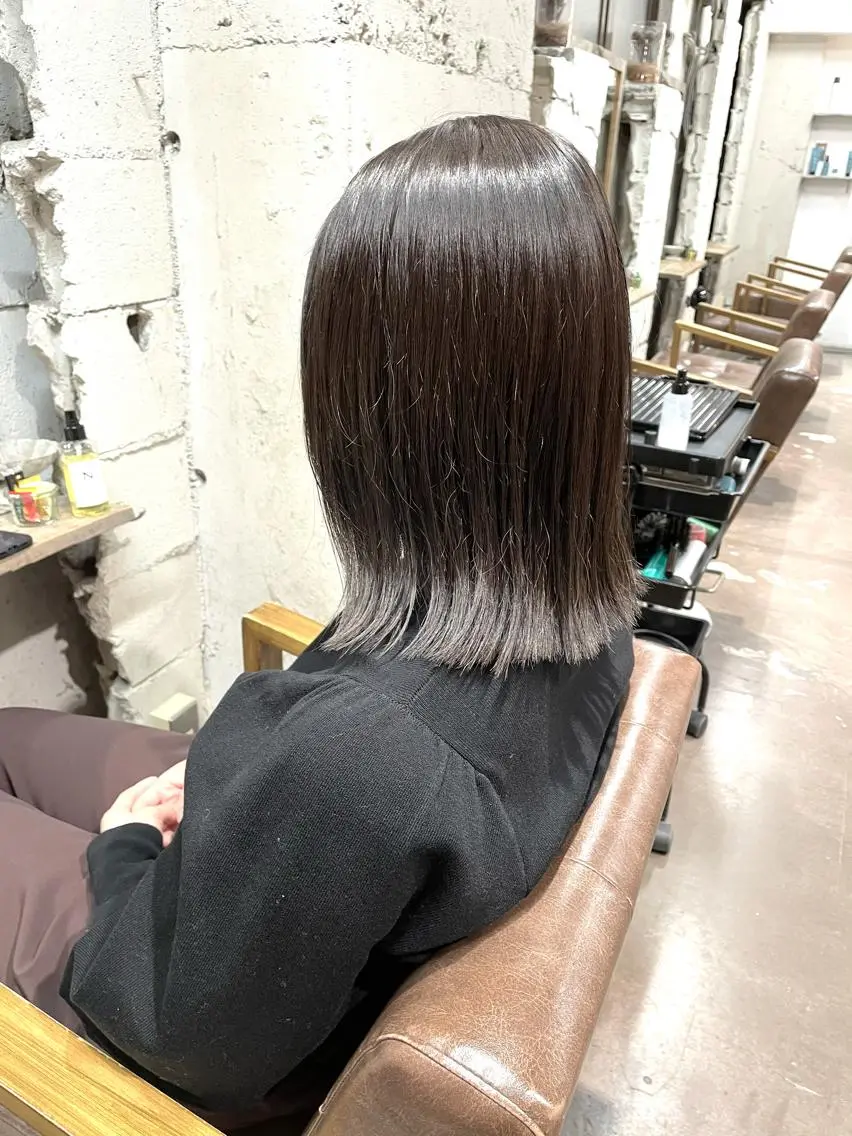 ミディアム カラー グレージュ 外ハネヘア 桐原 竜也のヘアスタイル