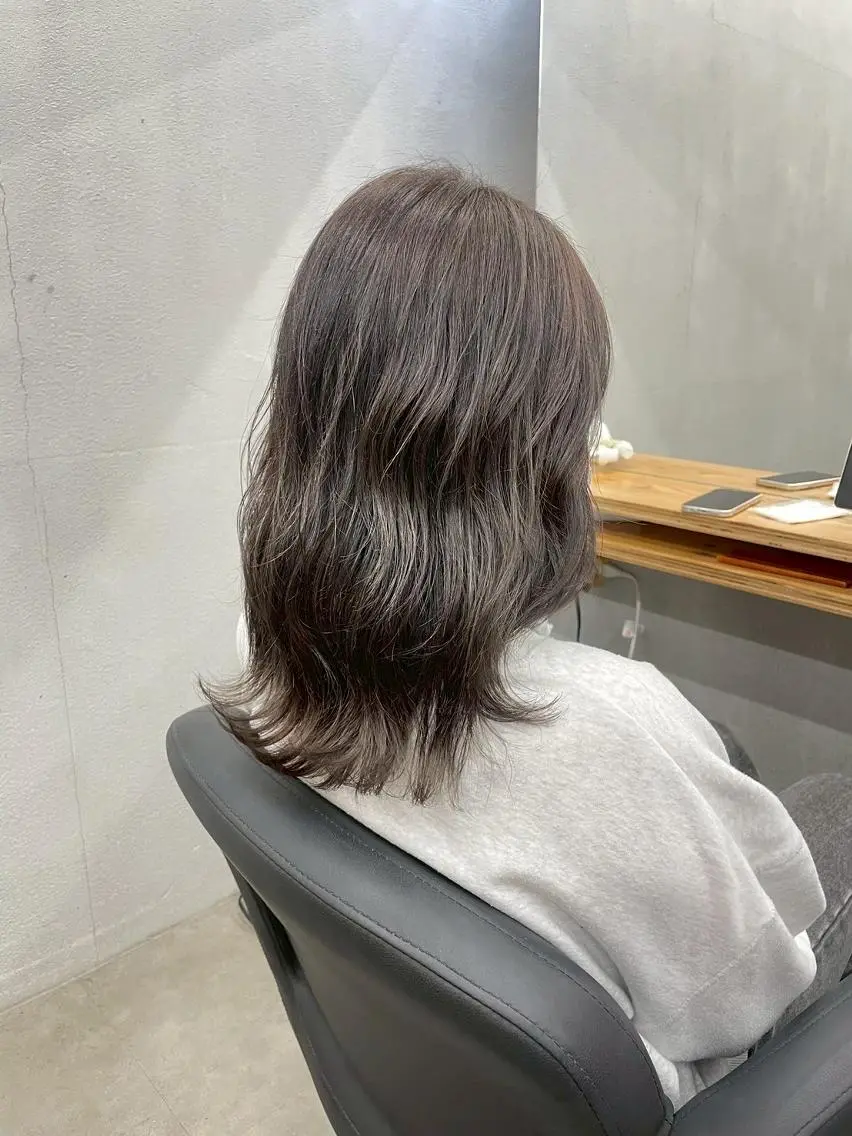 ミディアム カット ヘアカラー トリートメント N 【エヌ】のヘアスタイル