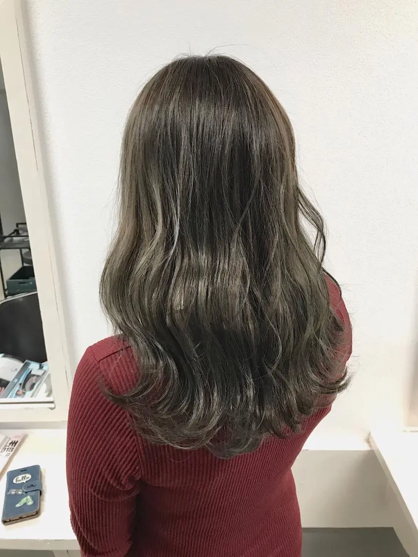 セミロング カラー グレージュ オリーブグレージュ オリーブグレー カット ヘアカラー lani ブリーチ /ダブルカラーのヘアスタイル