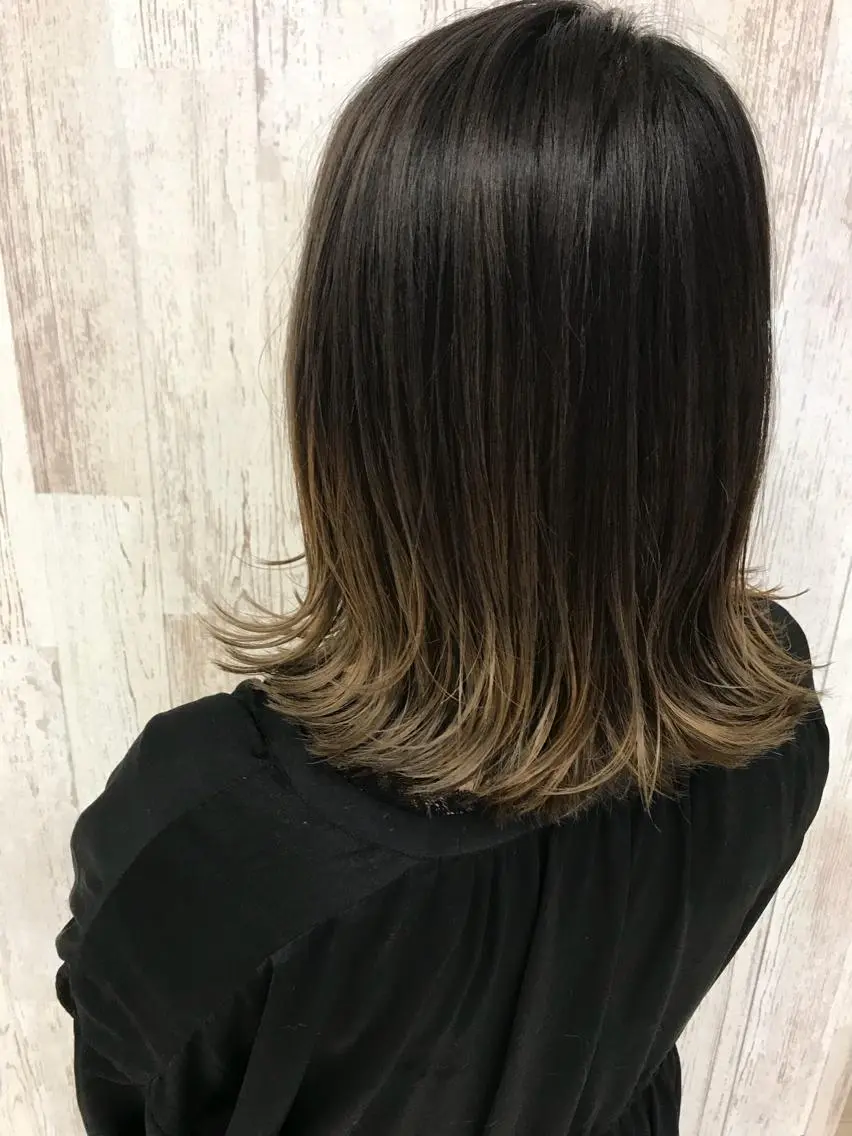 セミロング カラー バレイヤージュ ベージュカラー レイヤーカット Oopsレイヤー 加藤澄都のヘアスタイル