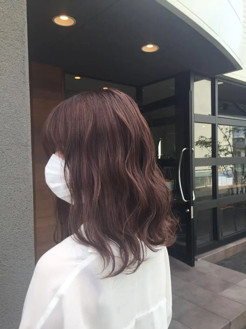 セミロング ピンクブラウン maco 艶感ハイトーン🦋のヘアスタイル