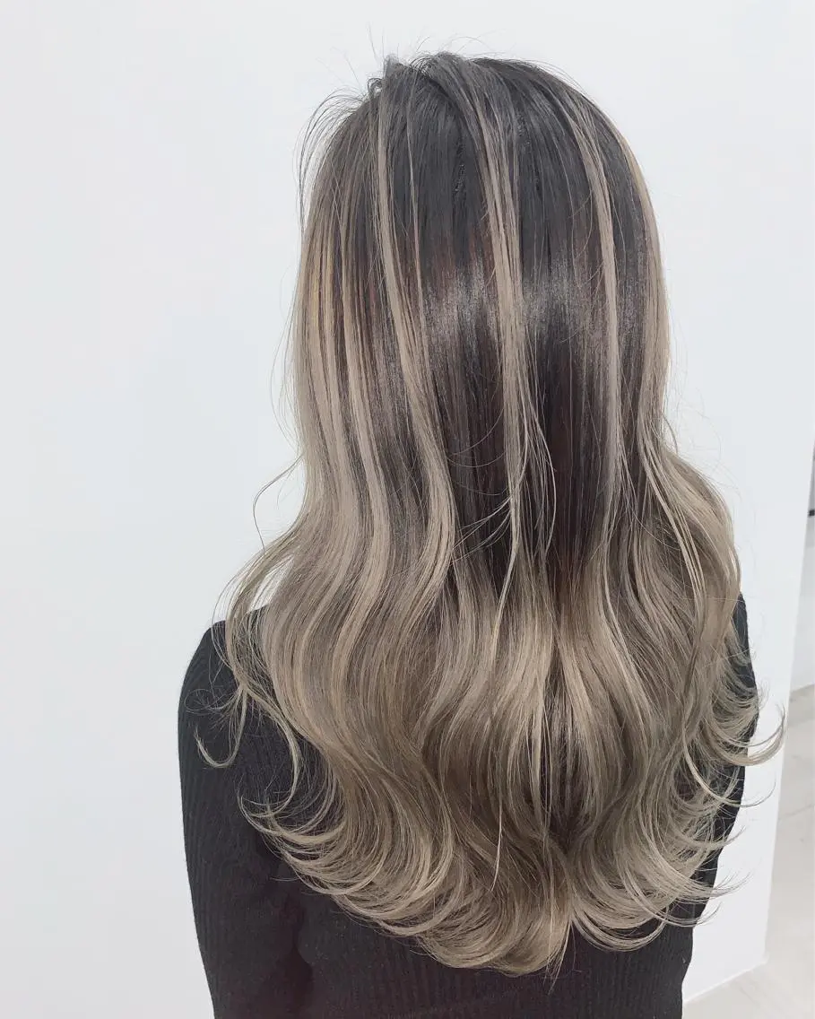 カラー バレイヤージュ ベージュカラー LINOET名古屋 ブリーチ/ハイトーンのヘアスタイル