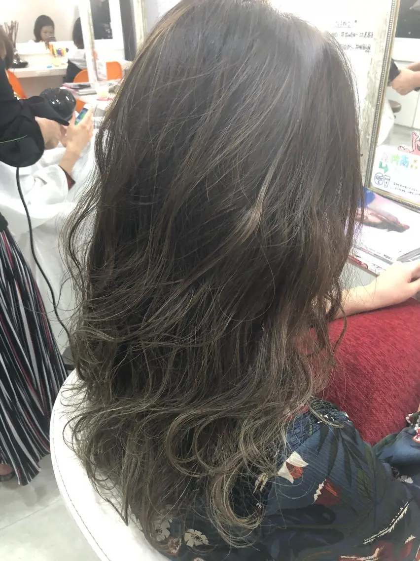 セミロング カラー 髪質改善 中川 翔のヘアスタイル