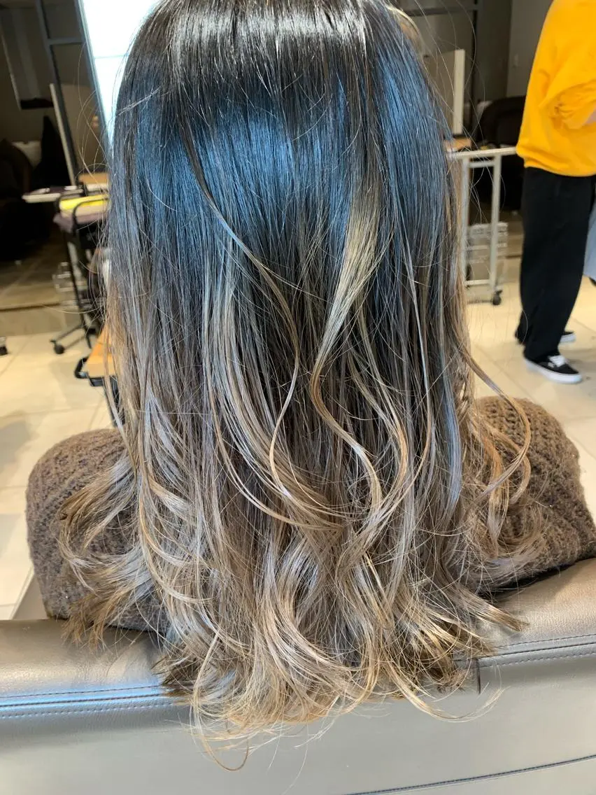 セミロング カラー グラデーションカラー 美髪✖️似合わせ 🌻ヒトミのヘアスタイル