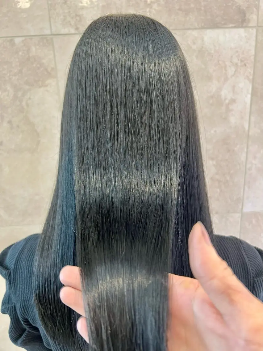 ロング カラー 黒髪 ブルーカラー ブルーブラック ブルージュ 縮毛矯正 縮毛矯正　野口 恵のヘアスタイル