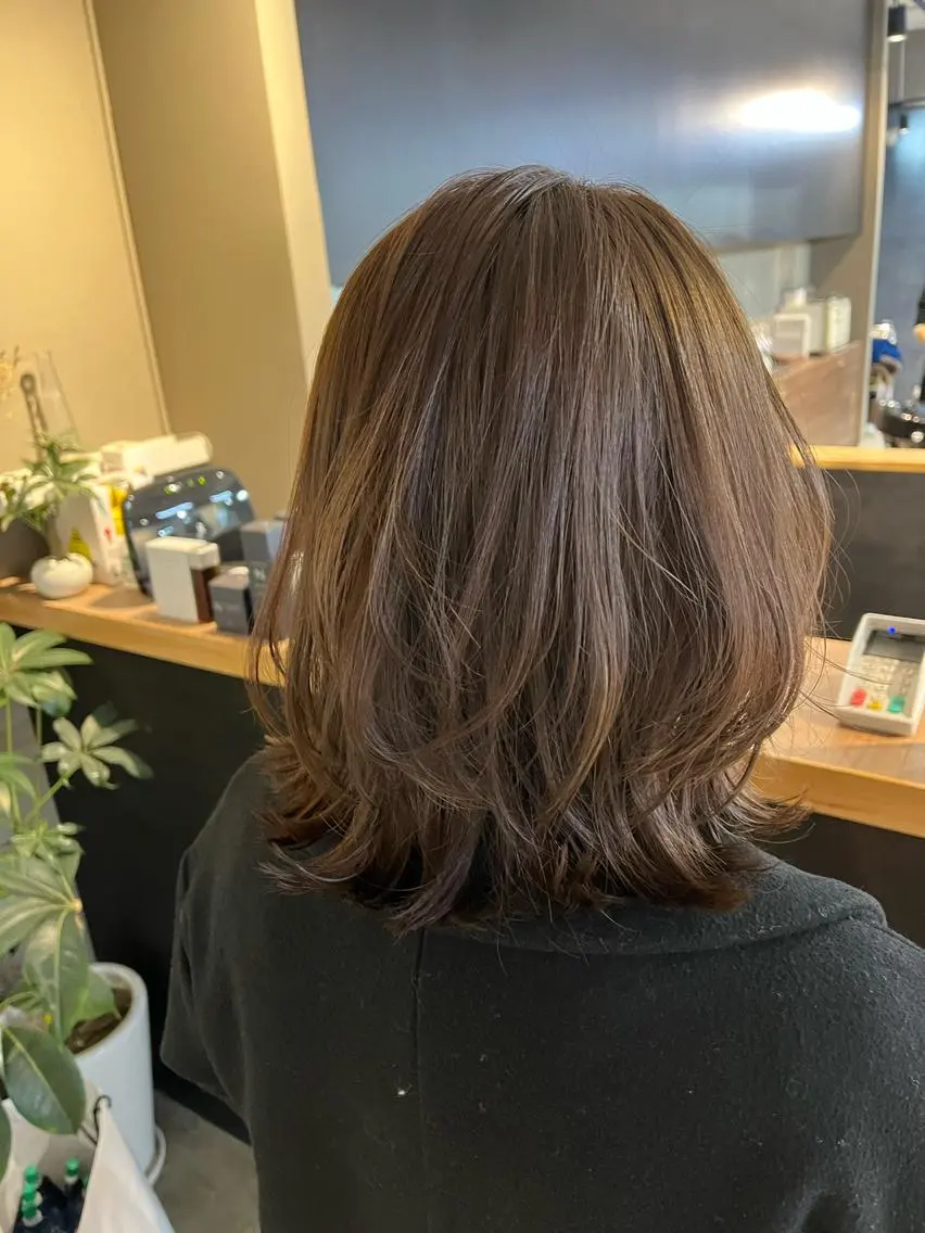 ミディアム カラー ヘアアレンジ マツエク・マツパ アイブロウ 透明感カラー🤎 ゆりのヘアスタイル