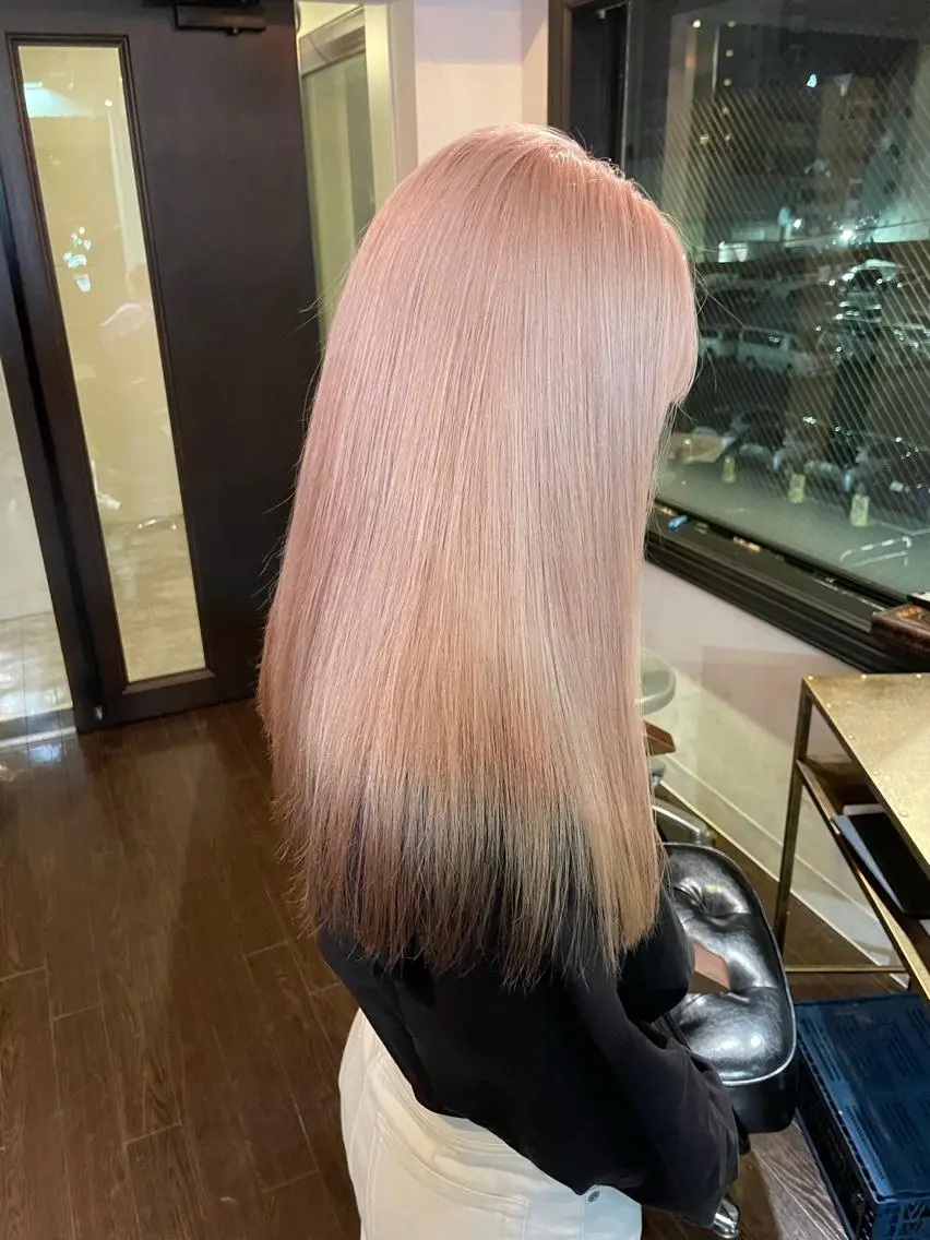 ロング カラー アッシュ バレイヤージュ ベージュカラー ブリーチ グラデーションカラー ヘアカラー トリートメント 安田和洋 ブリーチカラー特化のヘアスタイル