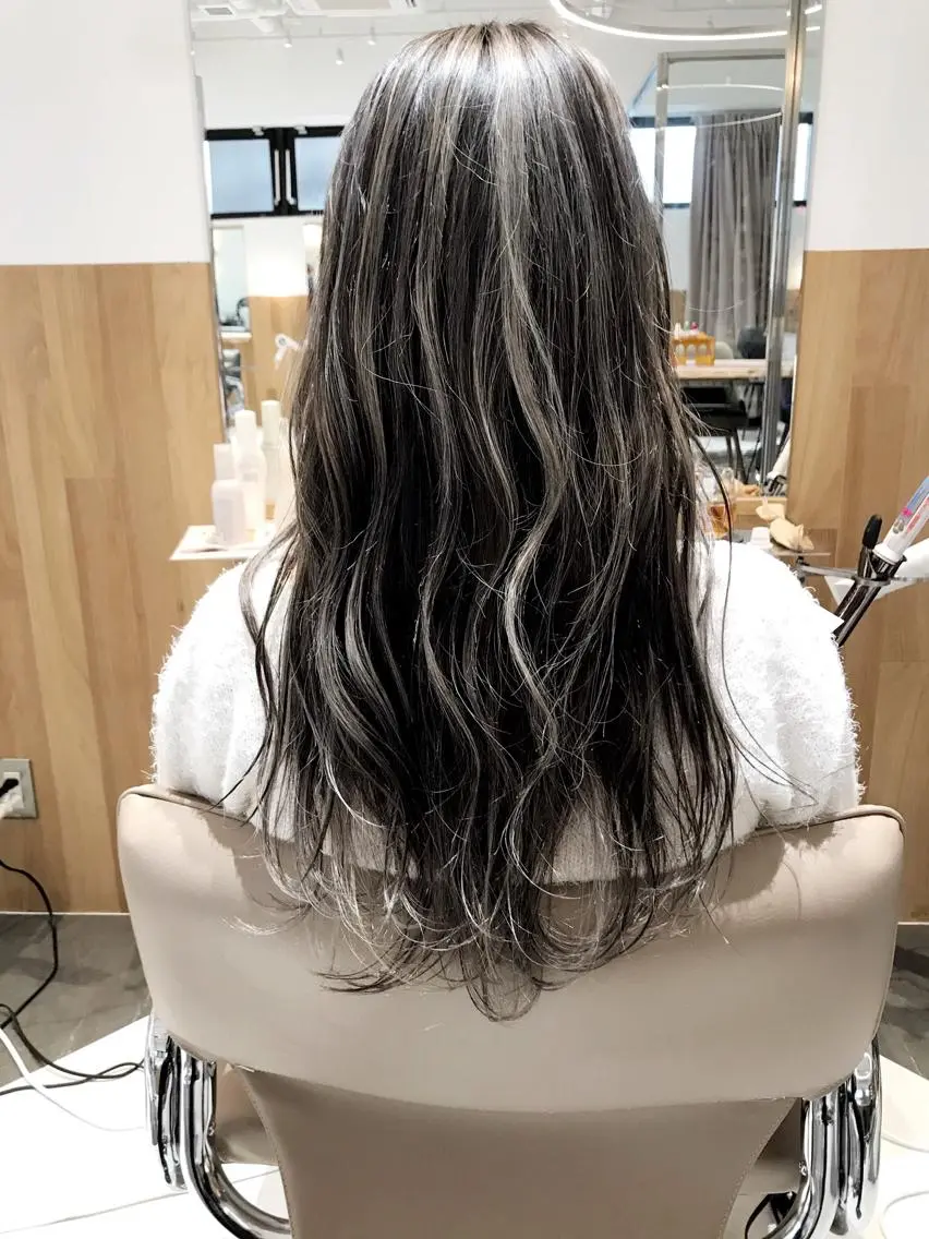 ロング カラー ブリーチ ケアブリーチ 透明感カラー ハイライトカラー ラベンダーカラー カット ヘアカラー ボブ/ハイトーン 福生Radix 下田のヘアスタイル