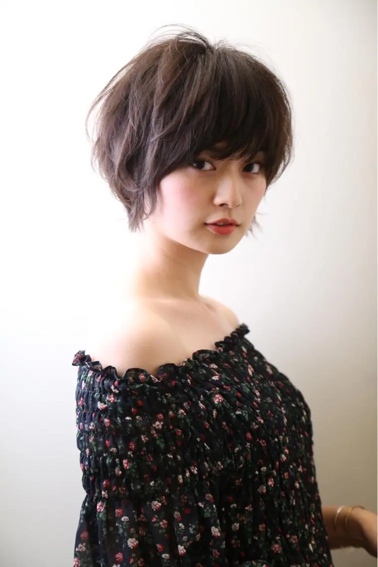ショート カラー 野崎 ひかりのヘアスタイル