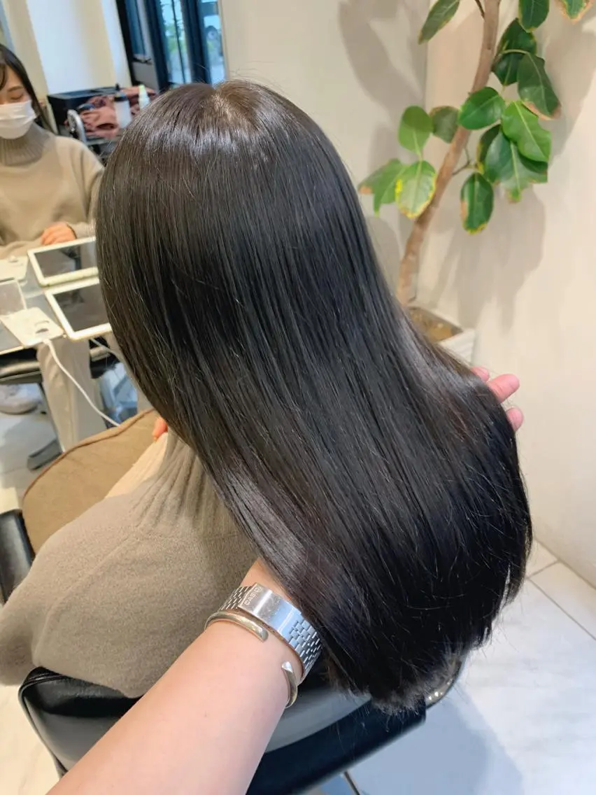 セミロング カラー グレージュ オリーブグレージュ オリーブグレー チバ タクミのヘアスタイル