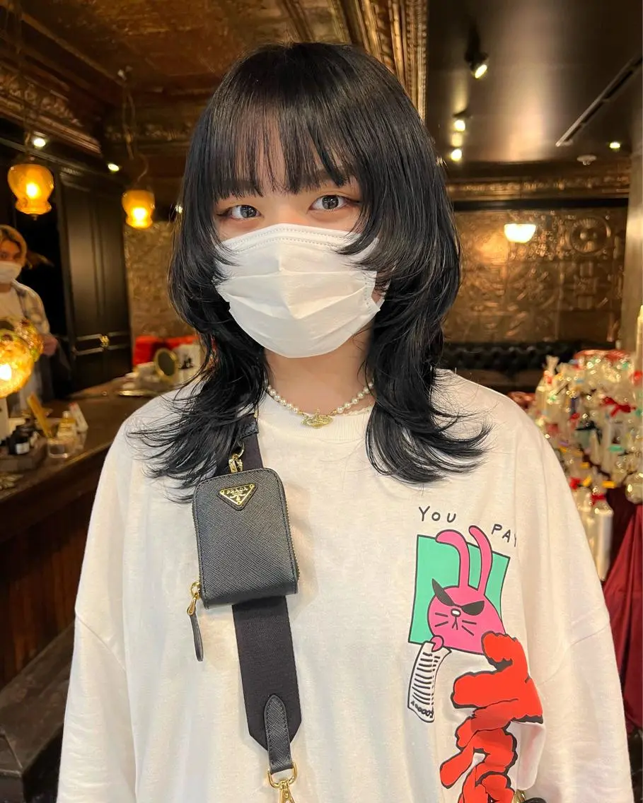 ミディアム カラー 黒髪 ブルーカラー ブルーブラック ウルフカット カット 圧倒的デザイン力 店長🎨RENAのヘアスタイル