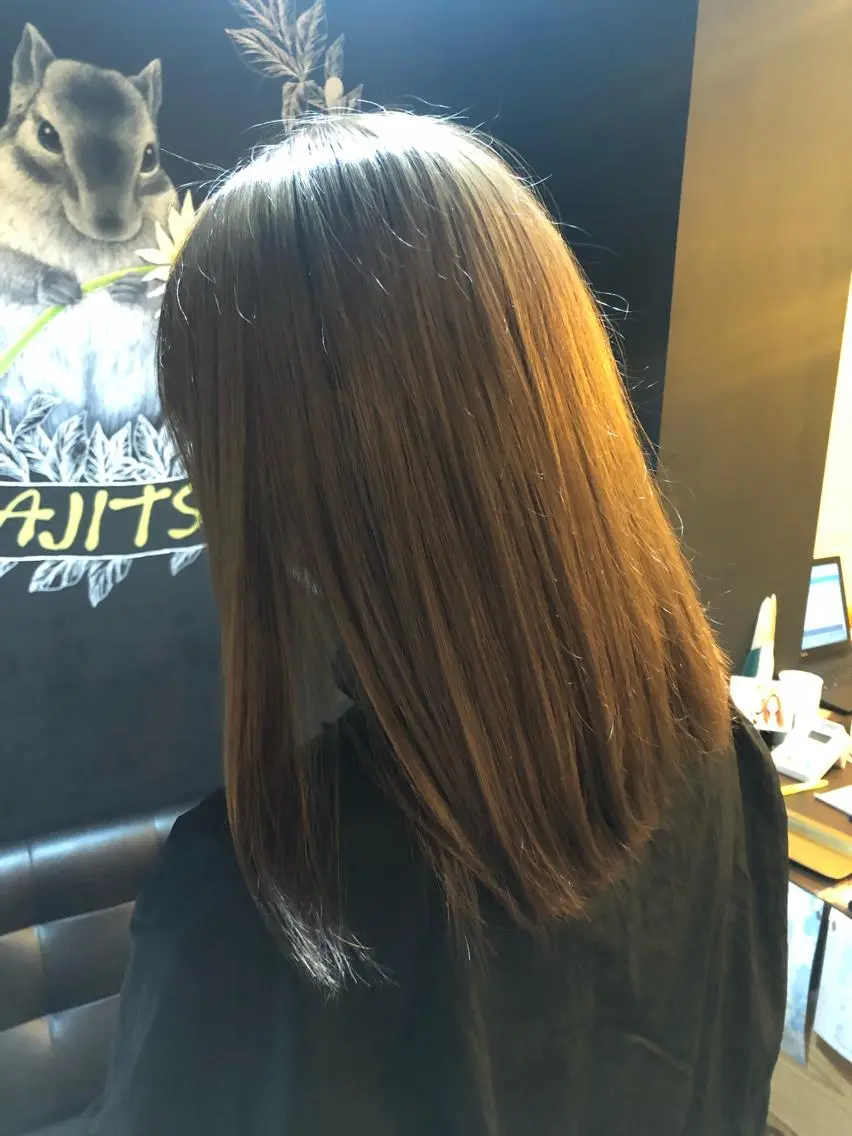 セミロング カラー ベージュカラー ブリーチ トリートメント 刀根 亮馬のヘアスタイル
