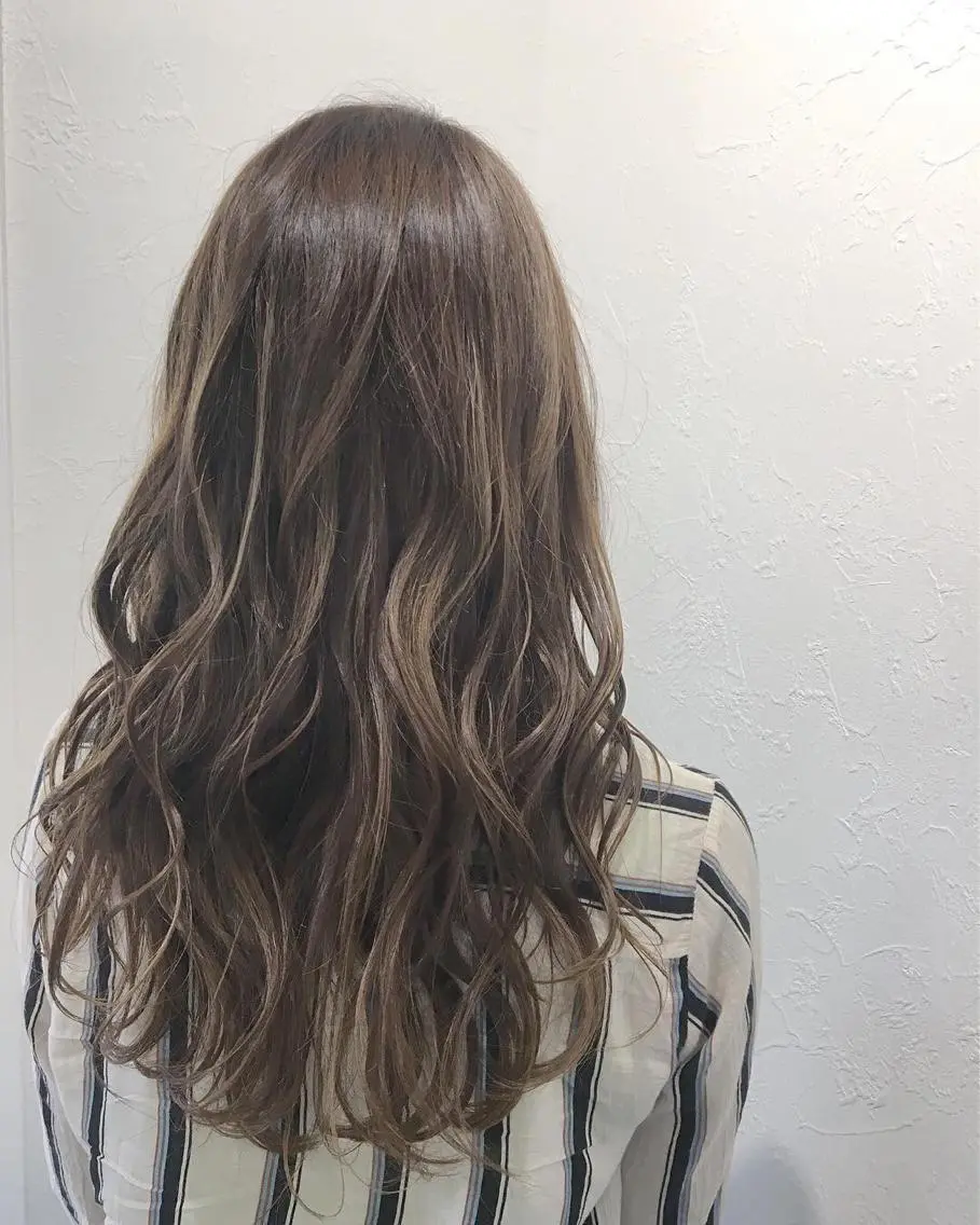 ロング カラー ハイライトカラー 外国人風カラー ハイライト カット パーマ トリートメント ヘアセット Aujua ソムリエ 勝又舞夏のヘアスタイル