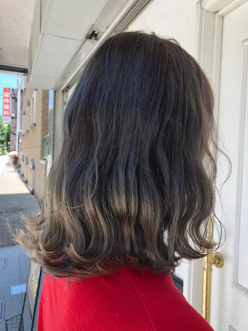 ミディアム カラー ブリーチ グレージュ 門岡 ひかるのヘアスタイル