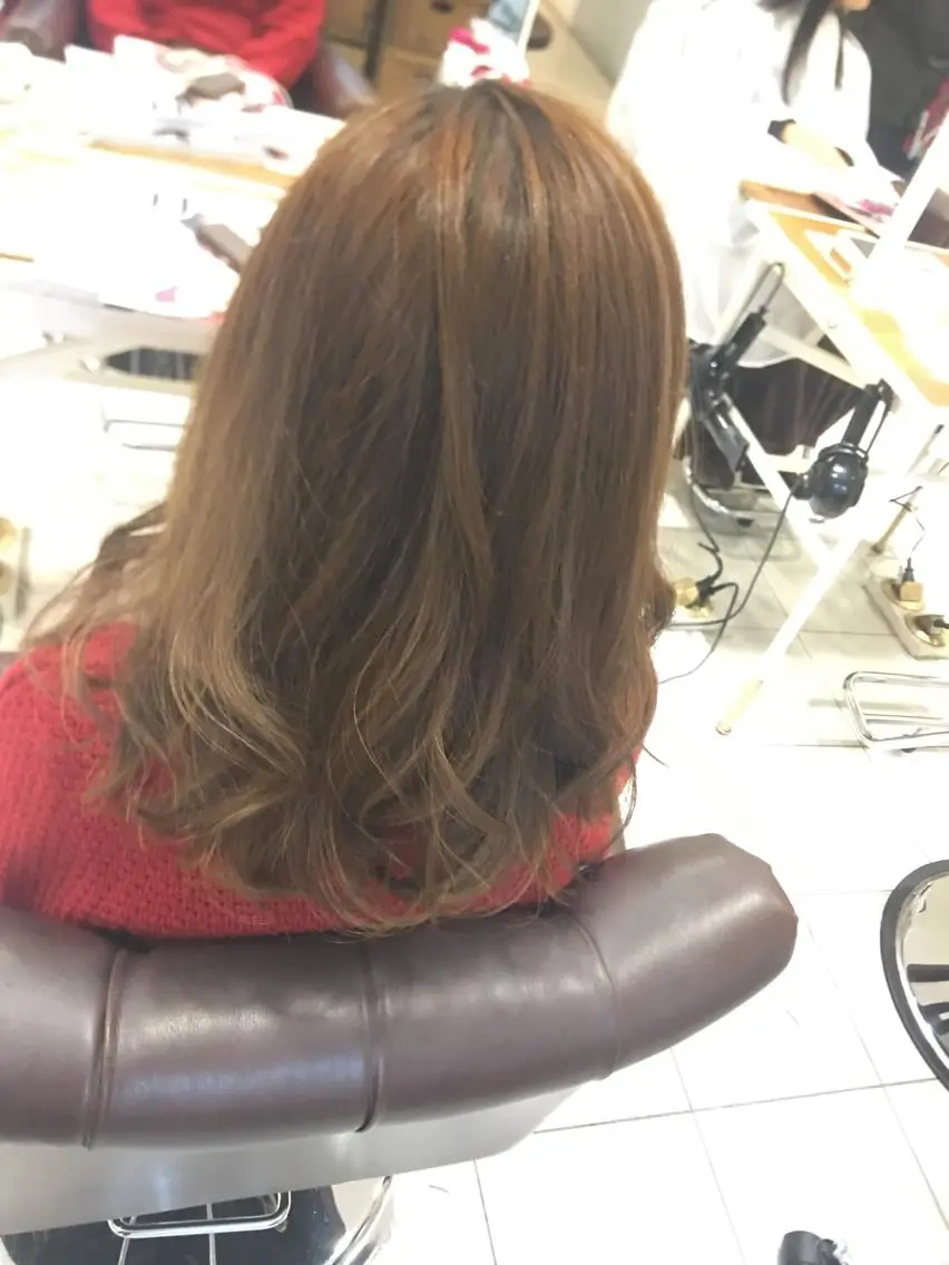 ロング カラー ベージュカラー フォギーベージュ ブリーチカラー🌈 嘉名 真樹のヘアスタイル