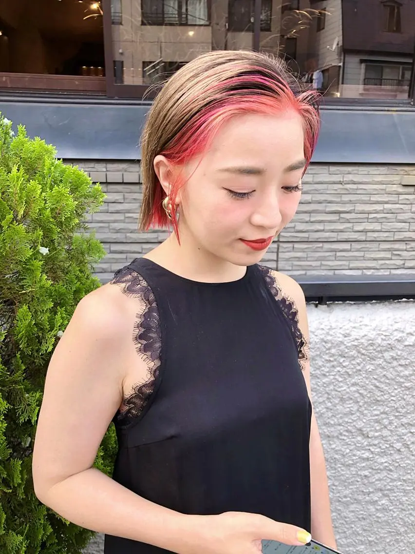 ショート カラー インナーカラー ピンクカラー 顔周りカット カット ヘアカラー トリートメント ブリーチ😼 ボブ✍️レイヤーのヘアスタイル