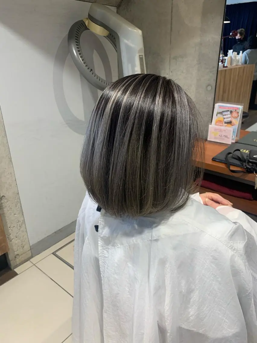 ショート カラー バレイヤージュ レイヤーカット AQUA 平田真一のヘアスタイル