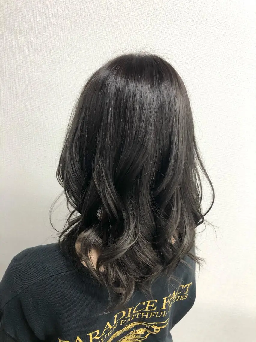 ロング カラー アッシュ アッシュグレー アッシュグレージュ 透明感カラー グレージュ RAIA💎ケア ブリーチ&パーマ💎のヘアスタイル