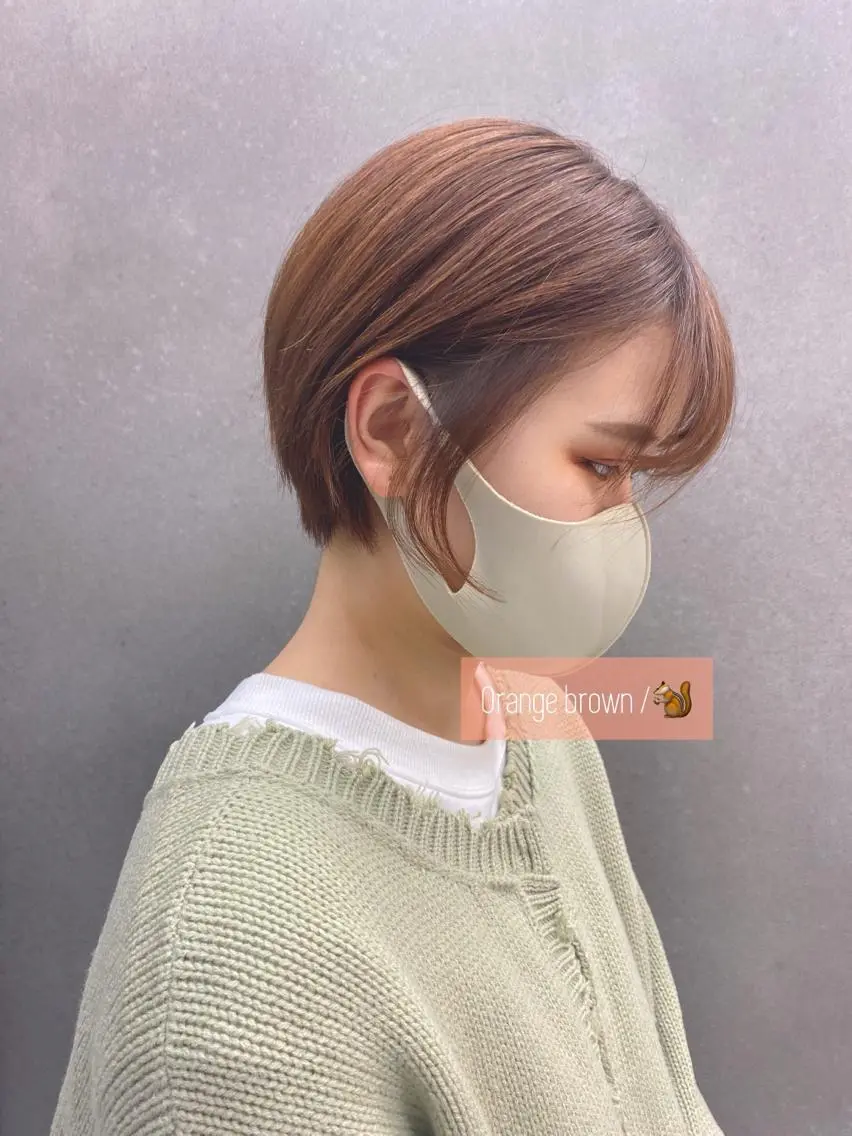 ショート カラー 韓国🇰🇷レイヤー カットオリーブカラーのヘアスタイル
