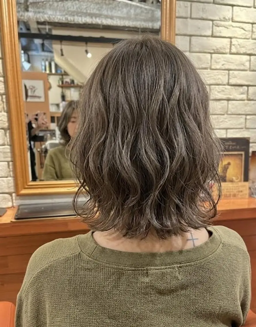 ミディアム カラー アッシュ アッシュブラウン ブラウンカラー 透明感カラー レイヤーカット カット ヘアカラー トリートメント ヘッドスパ flencia 丸 和博｜カットのヘアスタイル