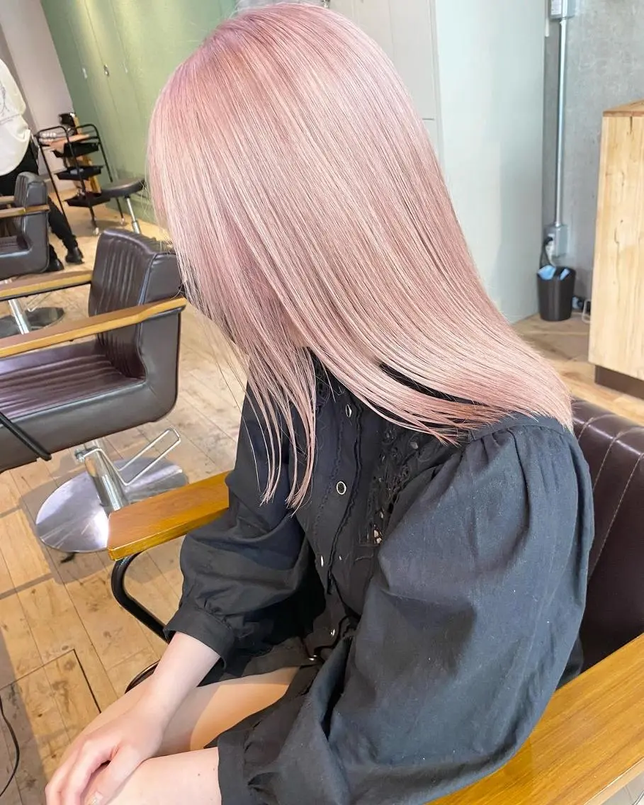 セミロング カラー ピンクカラー 🎀ブリーチ ハイト ーン ♡Kanon♡のヘアスタイル