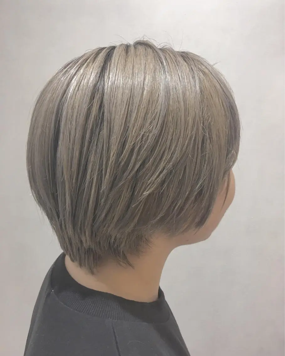 ショート カラー ヘアアレンジ ベージュカラー ミルクティーベージュ エグチ アキラのヘアスタイル