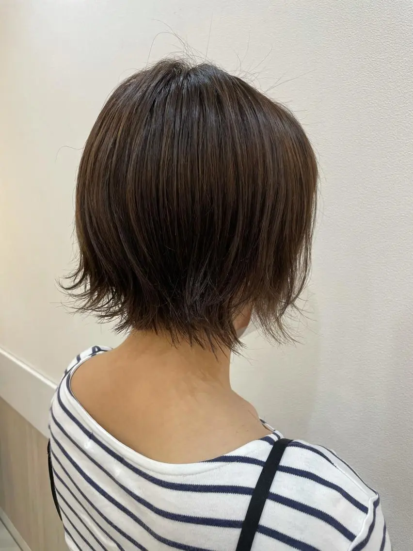 ショート カラー カット 内田温子大人女性 ハイライト、ボブのヘアスタイル
