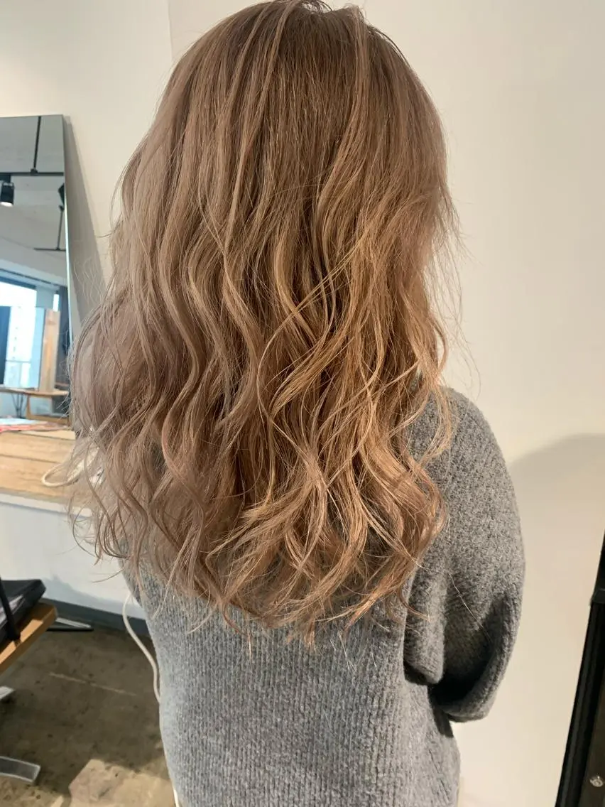 ミディアム カラー ベージュカラー ミルクティーベージュ ヘアカラー トリートメント ヘアセット ✨艶ブリーチカラー ✨四ノ宮裕己のヘアスタイル