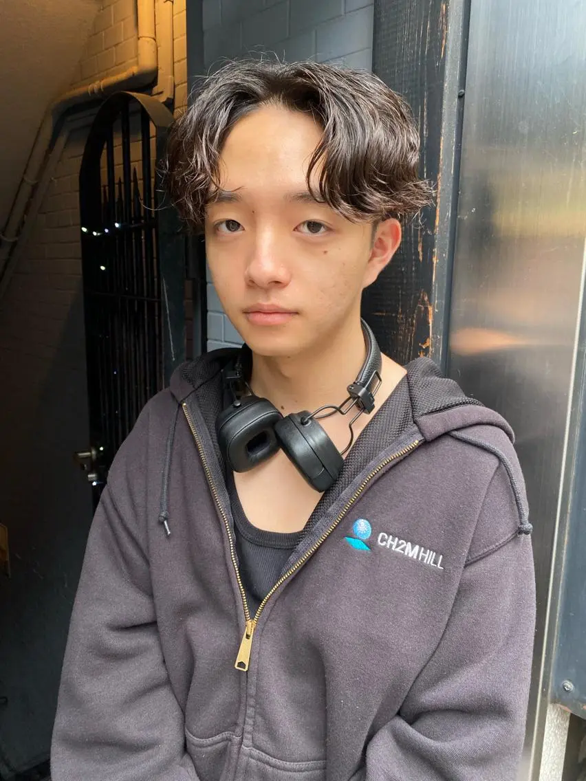 ショート パーマ メンズ メンズブリーチ メンズハイライト メンズインナーカラー メンズパーマ プードルパーマ カット 💈メンズ短髪特化 ✂︎伊藤大輝💈のヘアスタイル