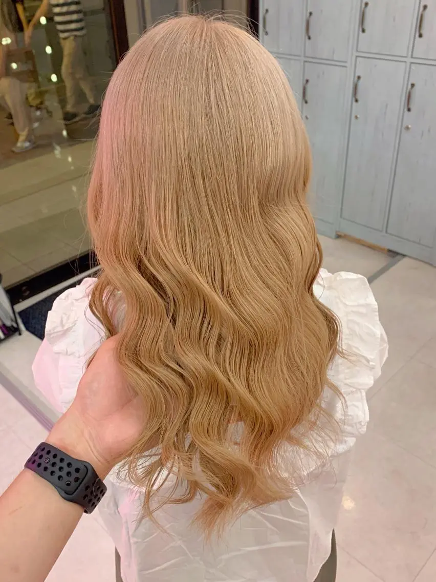 ミディアム ヘアカラー トリートメント ハイトーン髪質改善 🎀🐰堀川智史🎀のヘアスタイル