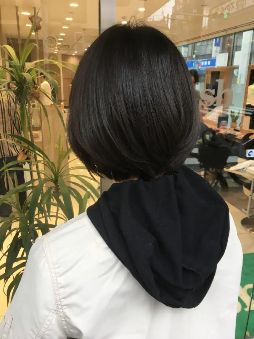 ショート カラー ショートボブ 黒髪 ブルーカラー ブルーブラック ボブ 寺内 紳悟のヘアスタイル