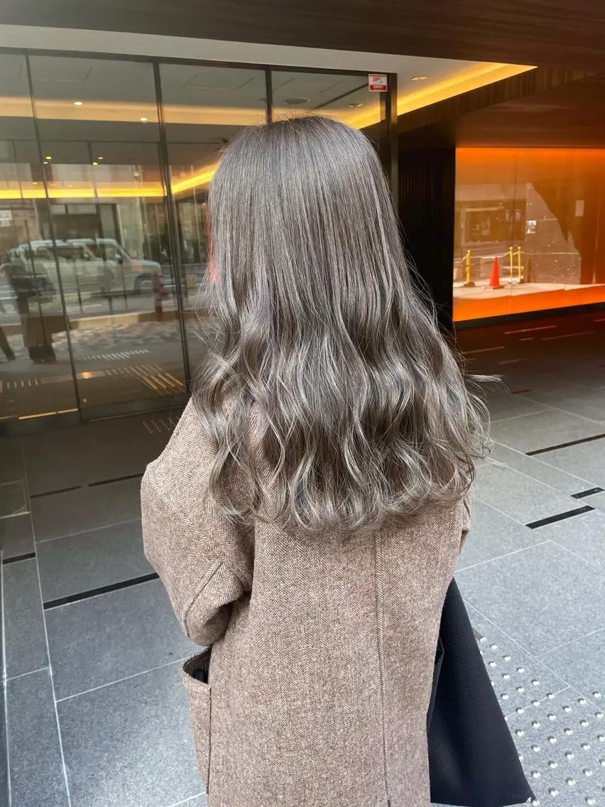 ミディアム カラー レイヤーカット 西村あきやのヘアスタイル