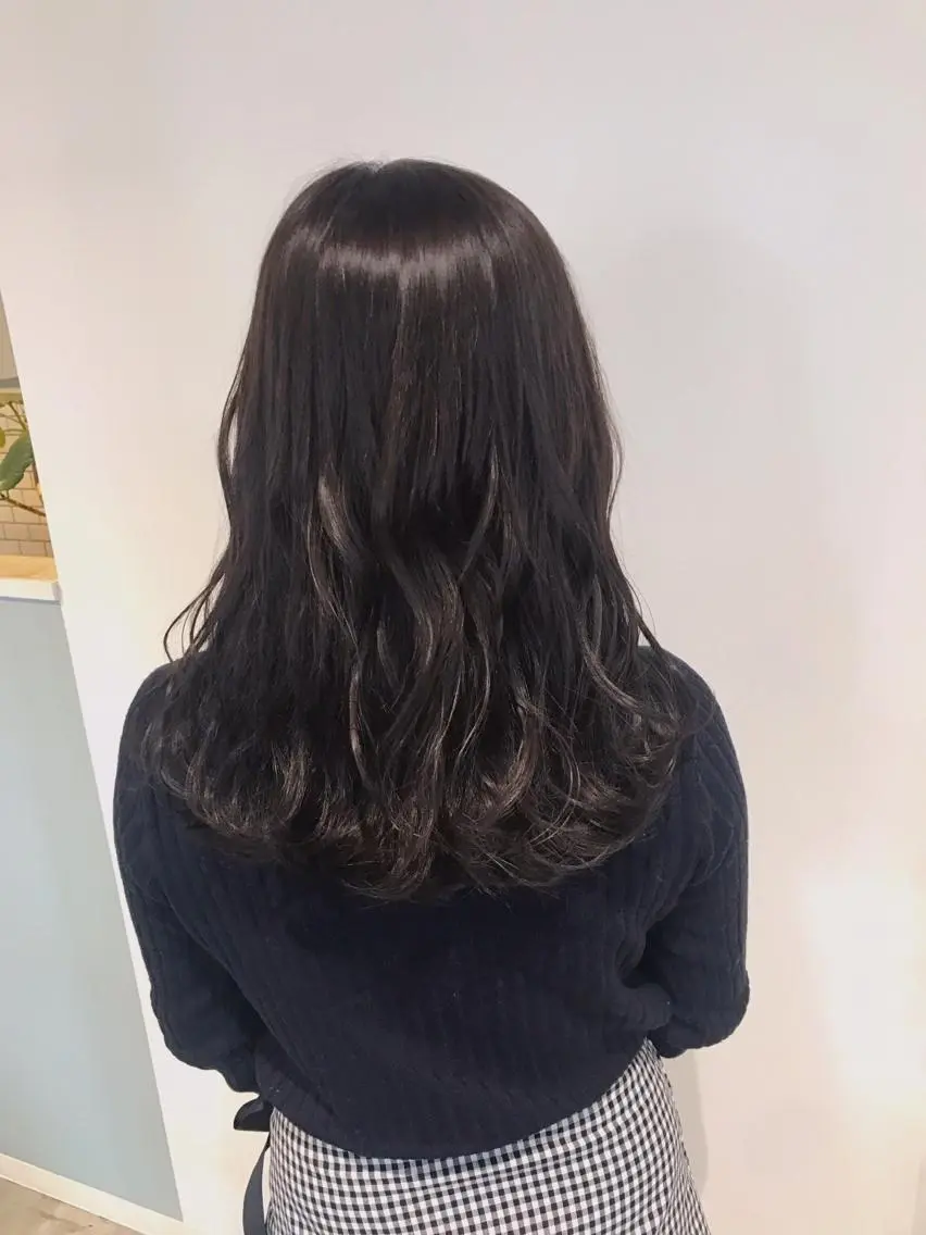 セミロング アッシュ パープルカラー ヤマナカ エリカのヘアスタイル