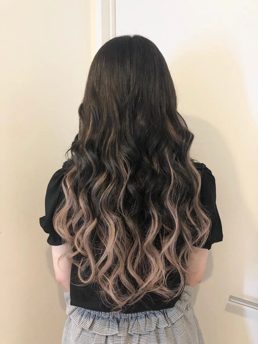 ロング カラー シールエクステ グラデーションカラー ハイライトカラー エクステ ハイライト エクステ 🧡艶髪/エクステ 🫧🧡YUKI❄️のヘアスタイル