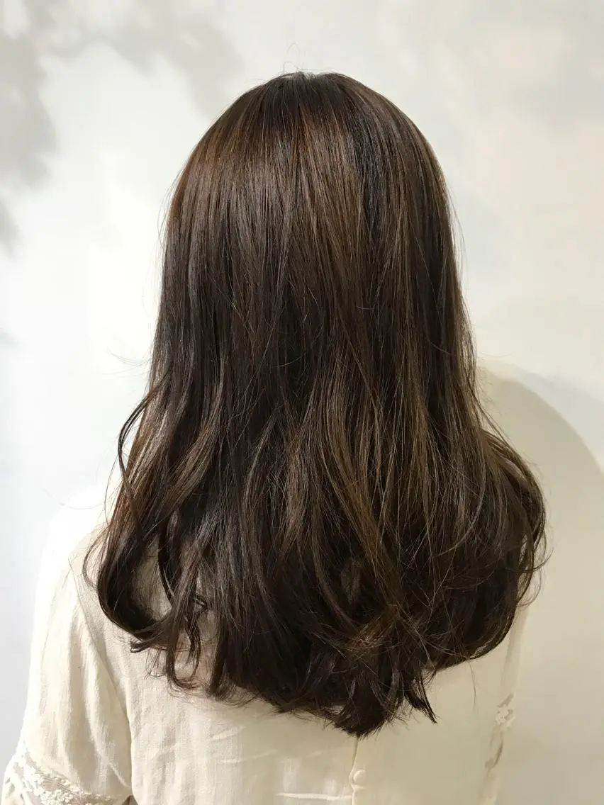 ロング カラー いけだ　ひかり ハイライトくびれヘアのヘアスタイル