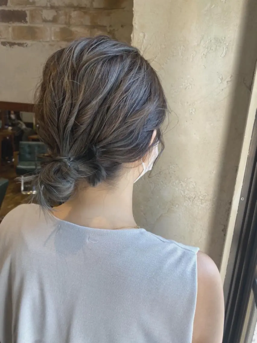 ミディアム カラー ヘアアレンジ アッシュ アッシュグレー ベージュカラー マンツーマン 美容師💚コウブチのヘアスタイル