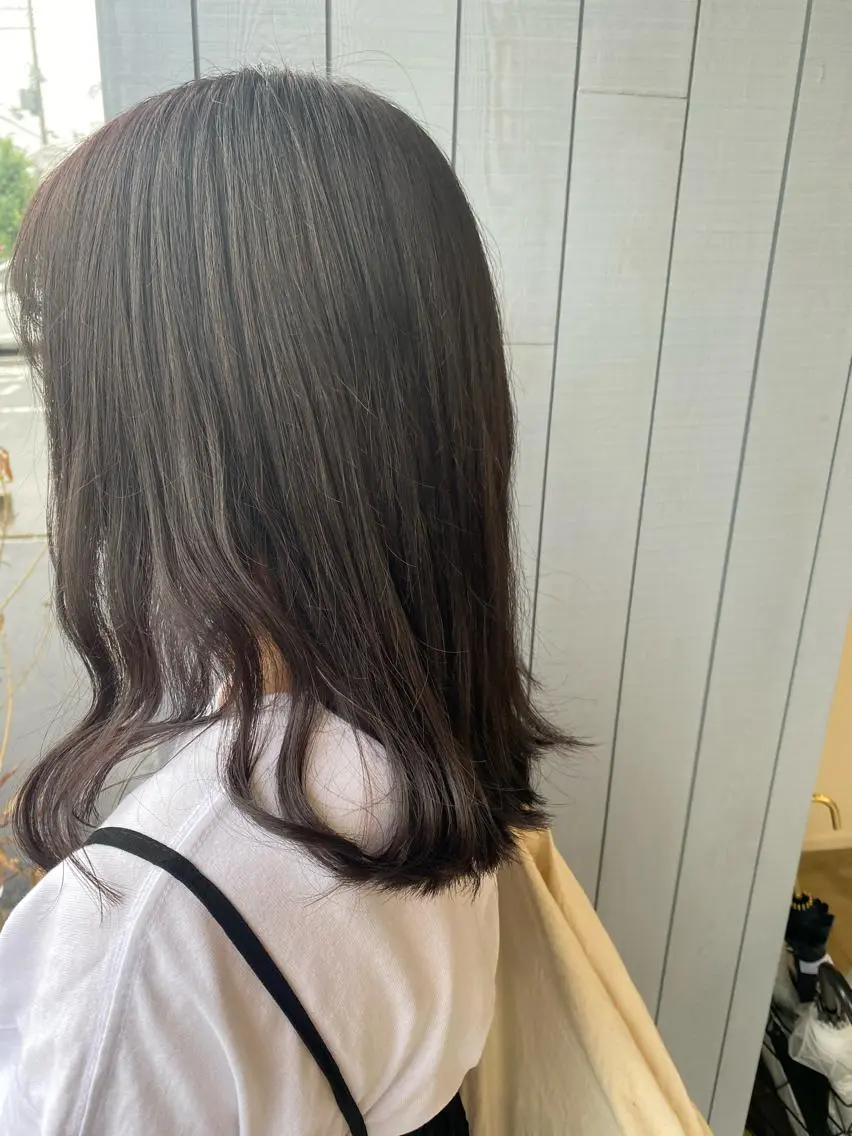 セミロング カラー 大久保 梨音のヘアスタイル