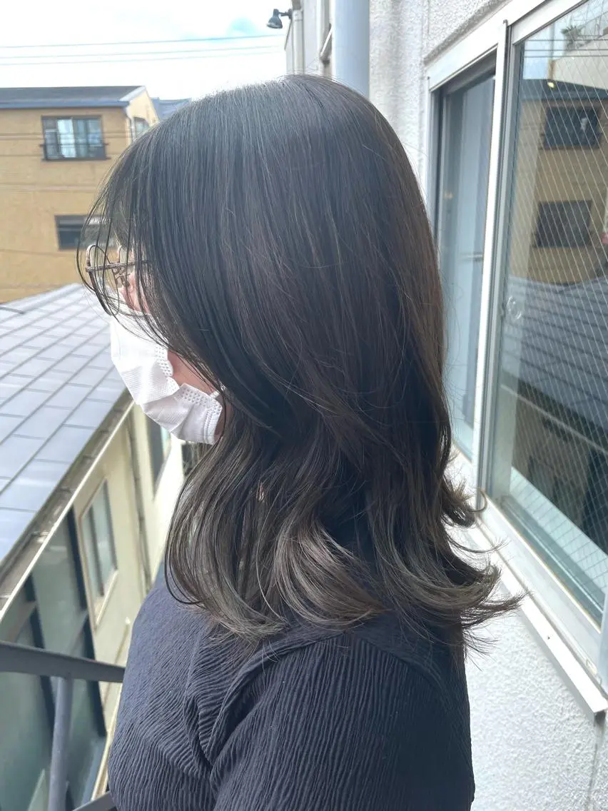ミディアム 顔まわりレイヤー 顔周りカット 韓国風ヘア レイヤーカット カット ヘアカラー ami .のヘアスタイル