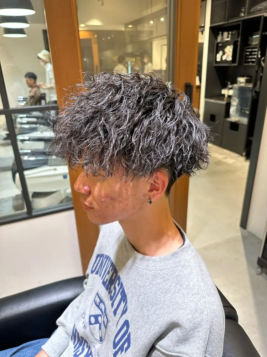 ミディアム パーマ メンズ マッシュ カット パーマ 岡田 昇輝のヘアスタイル
