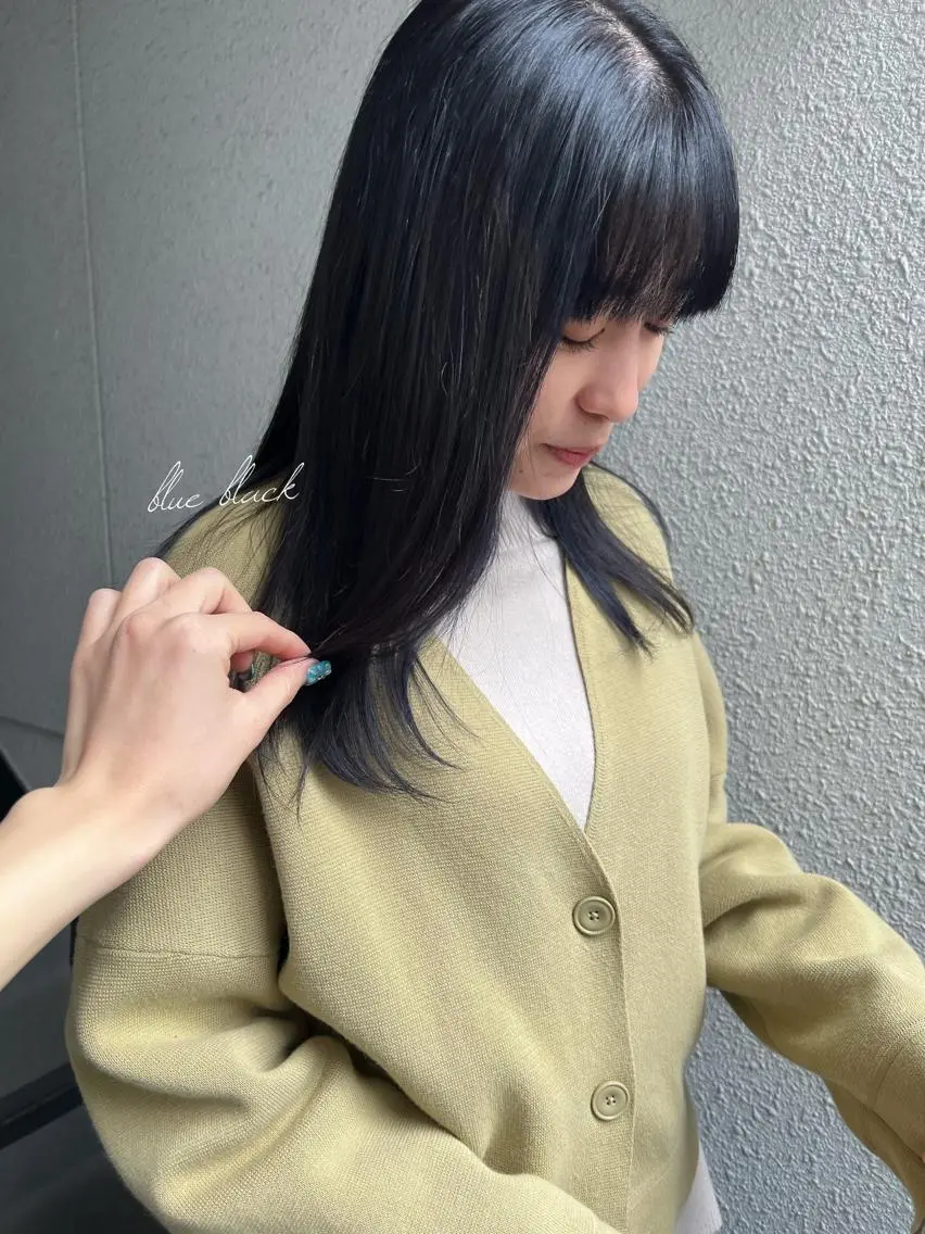 セミロング カラー 黒髪 ブルーカラー ブルーブラック カラーパティシエ facce🌼ikoのヘアスタイル