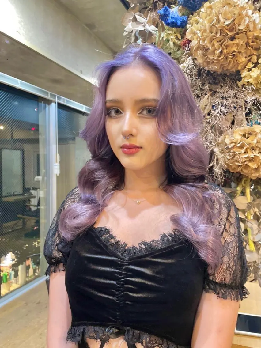 ロング カラー アディクシーカラー ブリーチ ケアブリーチ ダブルカラー イヤリングカラー カット ヘアカラー トリートメント もにか🌞原宿/渋谷 🌝ブリーチカラーのヘアスタイル